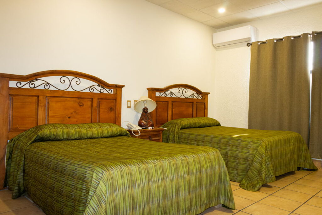 Hospedaje, Habitación doble estándar, Hotel Hacienda Bugambilias, La Paz, B.C.S.